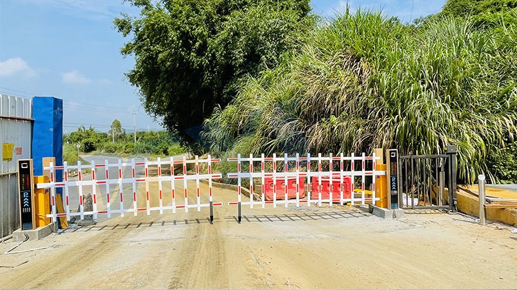 韶关某矿上加高栅栏道闸车牌识别